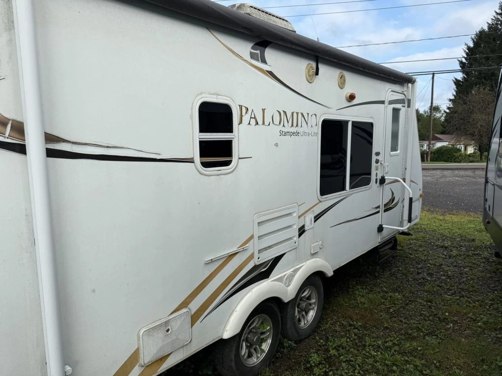 A Palomino camper on the Lime Lake lot